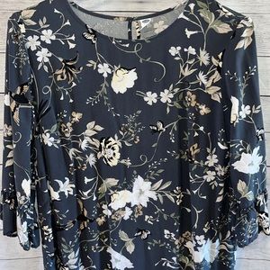 Old Navy Gray Floral Shift Dress